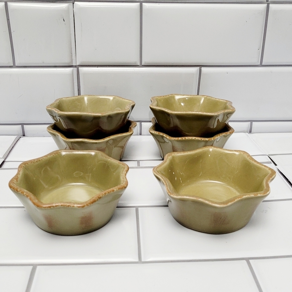 ZRIKE EVERYDAY Lot of 6 Small Ramekins Custard Condiment Cups Scalloped EdgeOve